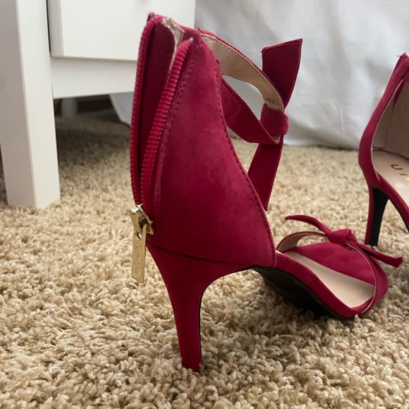 Red bow high heels - Picture 2 of 4